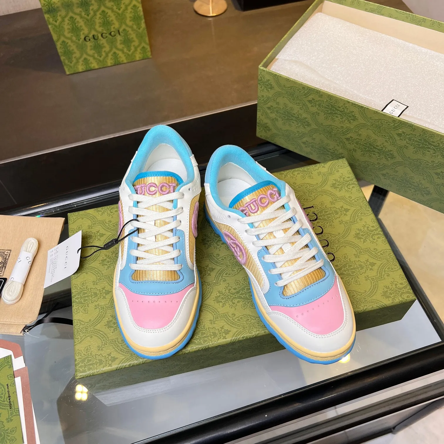 👟👟Ex-factory price 520👟👟 Top version, full styling effect, instant sales of the common practice of soft treading in the market, 💣💣💣Gucci2023 early spring Gucci G home latest hot style MAC80 sports shoes couple style casual retro distressed dirty shoes small dirty shoes small white shoes🌸🌸🌸 original purchase and development Production Gucci MAC80 new hot-selling series. The exquisite and compact interlocking double G logo romantically interprets the aesthetic concept of this series. Made of off-white leather, ▪️Material: original customized imported first-layer cowhide ▪️Inner lining: original customized imported breathable mesh ▪️Outsole: original molded two-color TPU outsole ▪️Sole thickness: 3CM ▪️Size: women's 35-40 / men's 39-45